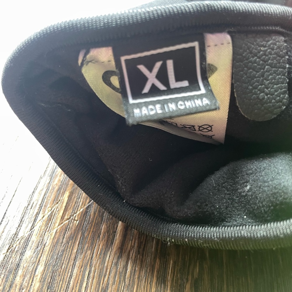 XL DOPE Mens Black Gloves with straps - Picture 3 of 4